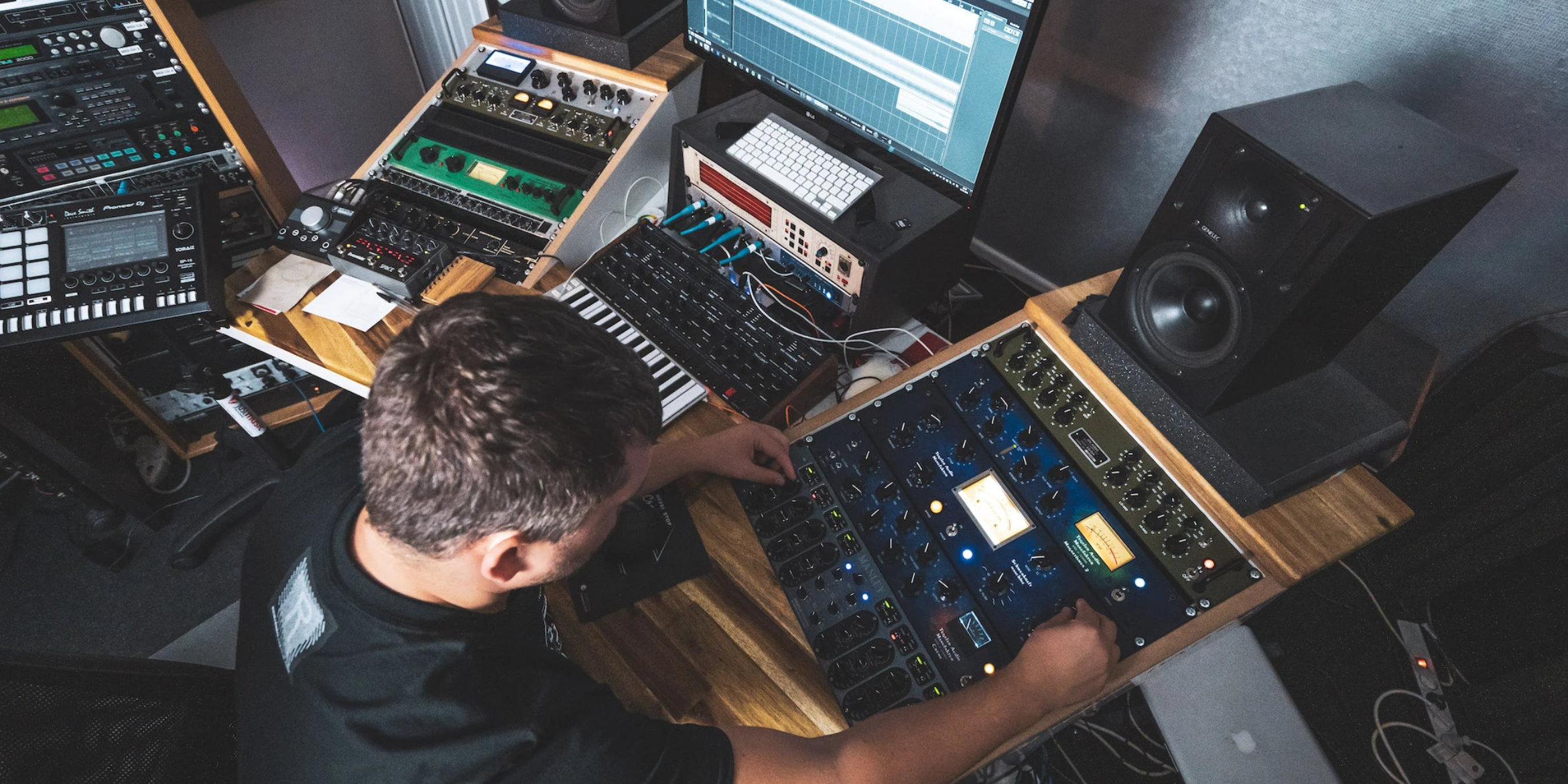 Analog Production and Mastering Masterclass with Florian Meindl Analog Production and Mastering Masterclass with Florian Meindl